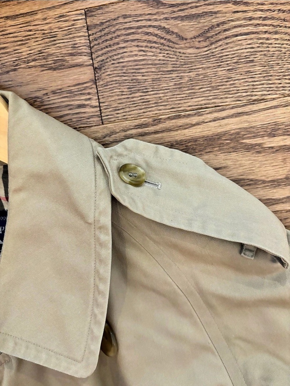 Men’s Burberry Plaid Lined Beige Trench Coat - Picture 8 of 10
